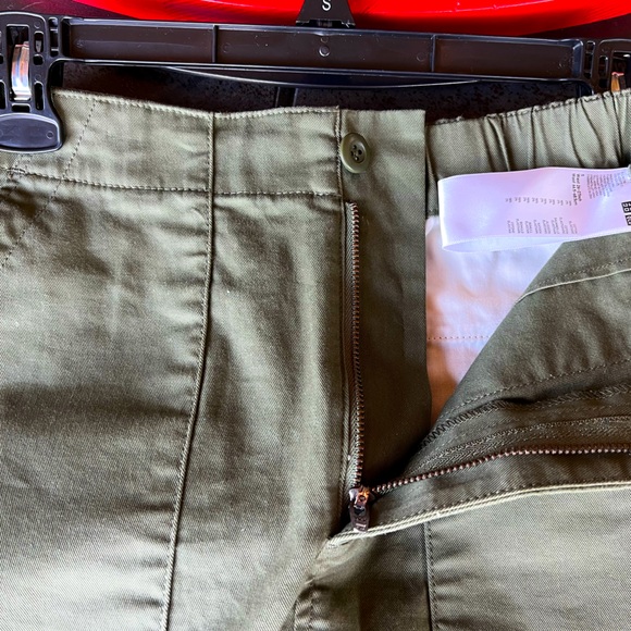 Olive green utility skirt by Uniqlo. Cotton/spandex 26-27” waist. - Picture 3 of 3